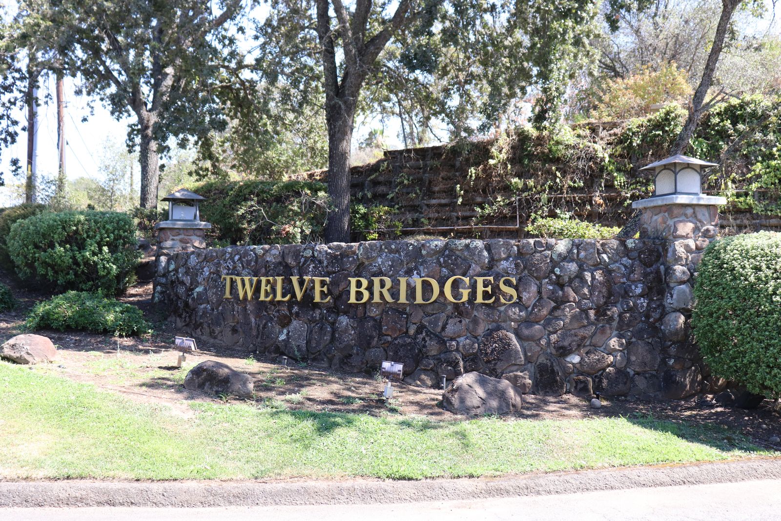 Twelve Bridges neighbourhood entrance sign, Lincoln, California